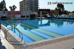 [P20] Piscina cu adancime variabila, cea mai populata. Cred ca ajungea la 2.5 metri in capatul opus.  » foto by DoreD
 - 
<span class="allrVoted glyphicon glyphicon-heart hidden" id="av373112"></span>
<a class="m-l-10 hidden" id="sv373112" onclick="voting_Foto_DelVot(,373112,6673)" role="button">șterge vot <span class="glyphicon glyphicon-remove"></span></a>
<a id="v9373112" class=" c-red"  onclick="voting_Foto_SetVot(373112)" role="button"><span class="glyphicon glyphicon-heart-empty"></span> <b>LIKE</b> = Votează poza</a> <img class="hidden"  id="f373112W9" src="/imagini/loader.gif" border="0" /><span class="AjErrMes hidden" id="e373112ErM"></span>