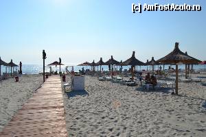 [P27] Accesul pe plaja cu beach-bar. Marturisesc ca nu am cotizat cu nici un banut pentru bunastarea baietilor cu saltelute si sezlonguri.  » foto by DoreD
 - 
<span class="allrVoted glyphicon glyphicon-heart hidden" id="av373120"></span>
<a class="m-l-10 hidden" id="sv373120" onclick="voting_Foto_DelVot(,373120,6673)" role="button">șterge vot <span class="glyphicon glyphicon-remove"></span></a>
<a id="v9373120" class=" c-red"  onclick="voting_Foto_SetVot(373120)" role="button"><span class="glyphicon glyphicon-heart-empty"></span> <b>LIKE</b> = Votează poza</a> <img class="hidden"  id="f373120W9" src="/imagini/loader.gif" border="0" /><span class="AjErrMes hidden" id="e373120ErM"></span>