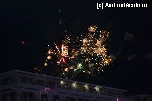 [P31] Din nou artificii, nu am participat la spectacole, dar se vedeau foarte frumos si din balcon.  » foto by DoreD
 - 
<span class="allrVoted glyphicon glyphicon-heart hidden" id="av373128"></span>
<a class="m-l-10 hidden" id="sv373128" onclick="voting_Foto_DelVot(,373128,6673)" role="button">șterge vot <span class="glyphicon glyphicon-remove"></span></a>
<a id="v9373128" class=" c-red"  onclick="voting_Foto_SetVot(373128)" role="button"><span class="glyphicon glyphicon-heart-empty"></span> <b>LIKE</b> = Votează poza</a> <img class="hidden"  id="f373128W9" src="/imagini/loader.gif" border="0" /><span class="AjErrMes hidden" id="e373128ErM"></span>