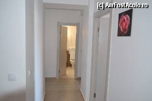 [P05] De la intrare, vedere spre baie si spre cele doua dormitoare.  » foto by DoreD
 - 
<span class="allrVoted glyphicon glyphicon-heart hidden" id="av373090"></span>
<a class="m-l-10 hidden" id="sv373090" onclick="voting_Foto_DelVot(,373090,6673)" role="button">șterge vot <span class="glyphicon glyphicon-remove"></span></a>
<a id="v9373090" class=" c-red"  onclick="voting_Foto_SetVot(373090)" role="button"><span class="glyphicon glyphicon-heart-empty"></span> <b>LIKE</b> = Votează poza</a> <img class="hidden"  id="f373090W9" src="/imagini/loader.gif" border="0" /><span class="AjErrMes hidden" id="e373090ErM"></span>