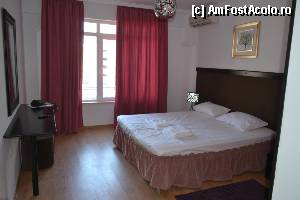 [P06] Primul dormitor, putin mai mare dacat celalalt, patul confortabil, in dreapta sunt niste rafturi mascate cu o draperie.  » foto by DoreD
 - 
<span class="allrVoted glyphicon glyphicon-heart hidden" id="av373091"></span>
<a class="m-l-10 hidden" id="sv373091" onclick="voting_Foto_DelVot(,373091,6673)" role="button">șterge vot <span class="glyphicon glyphicon-remove"></span></a>
<a id="v9373091" class=" c-red"  onclick="voting_Foto_SetVot(373091)" role="button"><span class="glyphicon glyphicon-heart-empty"></span> <b>LIKE</b> = Votează poza</a> <img class="hidden"  id="f373091W9" src="/imagini/loader.gif" border="0" /><span class="AjErrMes hidden" id="e373091ErM"></span>