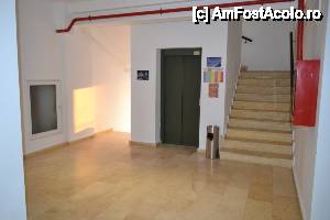 [P19] Phoenicia Holiday Resort - intrarea într-unul dintre blocuri și infamul ascensor » foto by DoreD
 - 
<span class="allrVoted glyphicon glyphicon-heart hidden" id="av454154"></span>
<a class="m-l-10 hidden" id="sv454154" onclick="voting_Foto_DelVot(,454154,6673)" role="button">șterge vot <span class="glyphicon glyphicon-remove"></span></a>
<a id="v9454154" class=" c-red"  onclick="voting_Foto_SetVot(454154)" role="button"><span class="glyphicon glyphicon-heart-empty"></span> <b>LIKE</b> = Votează poza</a> <img class="hidden"  id="f454154W9" src="/imagini/loader.gif" border="0" /><span class="AjErrMes hidden" id="e454154ErM"></span>