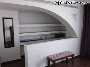 [P10] Barul din dormitor... pe policioara din fundal: masă și fier de călcat, în dreapta (ăla mic și negru) un seif. În stânga era un fel de șifonier open, cu câteva umerașe (nu se vede în poză)  » foto by ariciu*
 - 
<span class="allrVoted glyphicon glyphicon-heart hidden" id="av552349"></span>
<a class="m-l-10 hidden" id="sv552349" onclick="voting_Foto_DelVot(,552349,6673)" role="button">șterge vot <span class="glyphicon glyphicon-remove"></span></a>
<a id="v9552349" class=" c-red"  onclick="voting_Foto_SetVot(552349)" role="button"><span class="glyphicon glyphicon-heart-empty"></span> <b>LIKE</b> = Votează poza</a> <img class="hidden"  id="f552349W9" src="/imagini/loader.gif" border="0" /><span class="AjErrMes hidden" id="e552349ErM"></span>