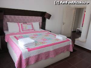 [P11] Un pat maare și comod, ar fi fost interesante niște lebede din prosoape... neah... așa mi se pare mai profi!  » foto by ariciu*
 - 
<span class="allrVoted glyphicon glyphicon-heart hidden" id="av552351"></span>
<a class="m-l-10 hidden" id="sv552351" onclick="voting_Foto_DelVot(,552351,6673)" role="button">șterge vot <span class="glyphicon glyphicon-remove"></span></a>
<a id="v9552351" class=" c-red"  onclick="voting_Foto_SetVot(552351)" role="button"><span class="glyphicon glyphicon-heart-empty"></span> <b>LIKE</b> = Votează poza</a> <img class="hidden"  id="f552351W9" src="/imagini/loader.gif" border="0" /><span class="AjErrMes hidden" id="e552351ErM"></span>