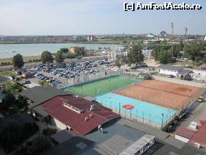 [P14] De pe terasa apartamentului: parcarea, terenurile de sport și mașina noastră în dreptul celui de-al treilea copac din dreapta, pe asfalt :)  » foto by ariciu*
 - 
<span class="allrVoted glyphicon glyphicon-heart hidden" id="av552357"></span>
<a class="m-l-10 hidden" id="sv552357" onclick="voting_Foto_DelVot(,552357,6673)" role="button">șterge vot <span class="glyphicon glyphicon-remove"></span></a>
<a id="v9552357" class=" c-red"  onclick="voting_Foto_SetVot(552357)" role="button"><span class="glyphicon glyphicon-heart-empty"></span> <b>LIKE</b> = Votează poza</a> <img class="hidden"  id="f552357W9" src="/imagini/loader.gif" border="0" /><span class="AjErrMes hidden" id="e552357ErM"></span>