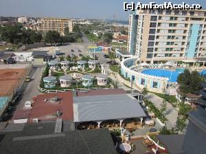 [P15] Continuare, de pe terasă: parcul Îndrăgostiților, cel cu 8 foișoare apoi cu acoperiș gri - o parte din restaurantul Kasttane, în dreapta piscina și hotelul Phoenicia Luxury.  » foto by ariciu*
 - 
<span class="allrVoted glyphicon glyphicon-heart hidden" id="av552362"></span>
<a class="m-l-10 hidden" id="sv552362" onclick="voting_Foto_DelVot(,552362,6673)" role="button">șterge vot <span class="glyphicon glyphicon-remove"></span></a>
<a id="v9552362" class=" c-red"  onclick="voting_Foto_SetVot(552362)" role="button"><span class="glyphicon glyphicon-heart-empty"></span> <b>LIKE</b> = Votează poza</a> <img class="hidden"  id="f552362W9" src="/imagini/loader.gif" border="0" /><span class="AjErrMes hidden" id="e552362ErM"></span>