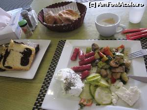 [P22] Un mic dejun... cafeaua cu lapte de la automat a fost bună.  » foto by ariciu*
 - 
<span class="allrVoted glyphicon glyphicon-heart hidden" id="av552375"></span>
<a class="m-l-10 hidden" id="sv552375" onclick="voting_Foto_DelVot(,552375,6673)" role="button">șterge vot <span class="glyphicon glyphicon-remove"></span></a>
<a id="v9552375" class=" c-red"  onclick="voting_Foto_SetVot(552375)" role="button"><span class="glyphicon glyphicon-heart-empty"></span> <b>LIKE</b> = Votează poza</a> <img class="hidden"  id="f552375W9" src="/imagini/loader.gif" border="0" /><span class="AjErrMes hidden" id="e552375ErM"></span>