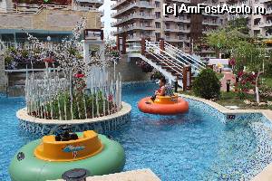 [P02] Piscina unde copiii se pot plimba pe colacii cu fise » foto by TiripanAndra
 - 
<span class="allrVoted glyphicon glyphicon-heart hidden" id="av513092"></span>
<a class="m-l-10 hidden" id="sv513092" onclick="voting_Foto_DelVot(,513092,6673)" role="button">șterge vot <span class="glyphicon glyphicon-remove"></span></a>
<a id="v9513092" class=" c-red"  onclick="voting_Foto_SetVot(513092)" role="button"><span class="glyphicon glyphicon-heart-empty"></span> <b>LIKE</b> = Votează poza</a> <img class="hidden"  id="f513092W9" src="/imagini/loader.gif" border="0" /><span class="AjErrMes hidden" id="e513092ErM"></span>