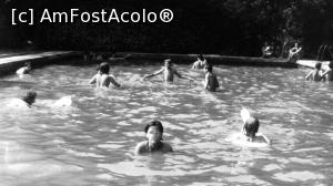 [P19] Imagine de arhivă din 1987 cu elevi în piscina fostei tabere școlare de la Băile Chirui.  » foto by Lucien
 - 
<span class="allrVoted glyphicon glyphicon-heart hidden" id="av1006902"></span>
<a class="m-l-10 hidden" id="sv1006902" onclick="voting_Foto_DelVot(,1006902,6723)" role="button">șterge vot <span class="glyphicon glyphicon-remove"></span></a>
<a id="v91006902" class=" c-red"  onclick="voting_Foto_SetVot(1006902)" role="button"><span class="glyphicon glyphicon-heart-empty"></span> <b>LIKE</b> = Votează poza</a> <img class="hidden"  id="f1006902W9" src="/imagini/loader.gif" border="0" /><span class="AjErrMes hidden" id="e1006902ErM"></span>