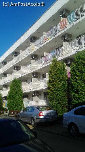 [P07] hotelul vazut din parcare » foto by charisteas
 - 
<span class="allrVoted glyphicon glyphicon-heart hidden" id="av759646"></span>
<a class="m-l-10 hidden" id="sv759646" onclick="voting_Foto_DelVot(,759646,6746)" role="button">șterge vot <span class="glyphicon glyphicon-remove"></span></a>
<a id="v9759646" class=" c-red"  onclick="voting_Foto_SetVot(759646)" role="button"><span class="glyphicon glyphicon-heart-empty"></span> <b>LIKE</b> = Votează poza</a> <img class="hidden"  id="f759646W9" src="/imagini/loader.gif" border="0" /><span class="AjErrMes hidden" id="e759646ErM"></span>