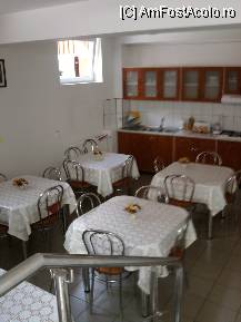 [P09] sala de mese,bucataria utilata cu tot ce este necesar » foto by ms65
 - 
<span class="allrVoted glyphicon glyphicon-heart hidden" id="av112429"></span>
<a class="m-l-10 hidden" id="sv112429" onclick="voting_Foto_DelVot(,112429,6844)" role="button">șterge vot <span class="glyphicon glyphicon-remove"></span></a>
<a id="v9112429" class=" c-red"  onclick="voting_Foto_SetVot(112429)" role="button"><span class="glyphicon glyphicon-heart-empty"></span> <b>LIKE</b> = Votează poza</a> <img class="hidden"  id="f112429W9" src="/imagini/loader.gif" border="0" /><span class="AjErrMes hidden" id="e112429ErM"></span>