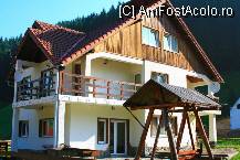 [P02] Una dintre vilutele din curtea Resortului, cu living, semineu, bucatarie proprie, etc. » foto by mirelab
 - 
<span class="allrVoted glyphicon glyphicon-heart hidden" id="av112327"></span>
<a class="m-l-10 hidden" id="sv112327" onclick="voting_Foto_DelVot(,112327,6845)" role="button">șterge vot <span class="glyphicon glyphicon-remove"></span></a>
<a id="v9112327" class=" c-red"  onclick="voting_Foto_SetVot(112327)" role="button"><span class="glyphicon glyphicon-heart-empty"></span> <b>LIKE</b> = Votează poza</a> <img class="hidden"  id="f112327W9" src="/imagini/loader.gif" border="0" /><span class="AjErrMes hidden" id="e112327ErM"></span>