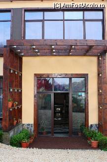 [P07] Intrarea in restaurant » foto by mirelab
 - 
<span class="allrVoted glyphicon glyphicon-heart hidden" id="av112332"></span>
<a class="m-l-10 hidden" id="sv112332" onclick="voting_Foto_DelVot(,112332,6845)" role="button">șterge vot <span class="glyphicon glyphicon-remove"></span></a>
<a id="v9112332" class=" c-red"  onclick="voting_Foto_SetVot(112332)" role="button"><span class="glyphicon glyphicon-heart-empty"></span> <b>LIKE</b> = Votează poza</a> <img class="hidden"  id="f112332W9" src="/imagini/loader.gif" border="0" /><span class="AjErrMes hidden" id="e112332ErM"></span>