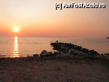 [P08] In fata la Krambousa si Coralli - iulie 2009 » foto by ionescunic
 - 
<span class="allrVoted glyphicon glyphicon-heart hidden" id="av304105"></span>
<a class="m-l-10 hidden" id="sv304105" onclick="voting_Foto_DelVot(,304105,6854)" role="button">șterge vot <span class="glyphicon glyphicon-remove"></span></a>
<a id="v9304105" class=" c-red"  onclick="voting_Foto_SetVot(304105)" role="button"><span class="glyphicon glyphicon-heart-empty"></span> <b>LIKE</b> = Votează poza</a> <img class="hidden"  id="f304105W9" src="/imagini/loader.gif" border="0" /><span class="AjErrMes hidden" id="e304105ErM"></span>