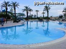 [P05] Aydinbey Famous - piscina principala » foto by Andox
 - 
<span class="allrVoted glyphicon glyphicon-heart hidden" id="av203898"></span>
<a class="m-l-10 hidden" id="sv203898" onclick="voting_Foto_DelVot(,203898,6876)" role="button">șterge vot <span class="glyphicon glyphicon-remove"></span></a>
<a id="v9203898" class=" c-red"  onclick="voting_Foto_SetVot(203898)" role="button"><span class="glyphicon glyphicon-heart-empty"></span> <b>LIKE</b> = Votează poza</a> <img class="hidden"  id="f203898W9" src="/imagini/loader.gif" border="0" /><span class="AjErrMes hidden" id="e203898ErM"></span>