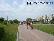 [P11] Pista amenajata pt biciclete. » foto by CristianC
 - 
<span class="allrVoted glyphicon glyphicon-heart hidden" id="av119623"></span>
<a class="m-l-10 hidden" id="sv119623" onclick="voting_Foto_DelVot(,119623,7044)" role="button">șterge vot <span class="glyphicon glyphicon-remove"></span></a>
<a id="v9119623" class=" c-red"  onclick="voting_Foto_SetVot(119623)" role="button"><span class="glyphicon glyphicon-heart-empty"></span> <b>LIKE</b> = Votează poza</a> <img class="hidden"  id="f119623W9" src="/imagini/loader.gif" border="0" /><span class="AjErrMes hidden" id="e119623ErM"></span>