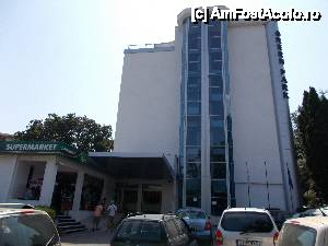 [P09] Intrarea hotelului.  » foto by AndreeaVarga
 - 
<span class="allrVoted glyphicon glyphicon-heart hidden" id="av462660"></span>
<a class="m-l-10 hidden" id="sv462660" onclick="voting_Foto_DelVot(,462660,7064)" role="button">șterge vot <span class="glyphicon glyphicon-remove"></span></a>
<a id="v9462660" class=" c-red"  onclick="voting_Foto_SetVot(462660)" role="button"><span class="glyphicon glyphicon-heart-empty"></span> <b>LIKE</b> = Votează poza</a> <img class="hidden"  id="f462660W9" src="/imagini/loader.gif" border="0" /><span class="AjErrMes hidden" id="e462660ErM"></span>