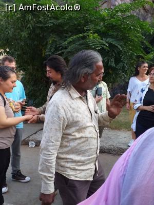 [P09] omul maimuta, mai intai de vorba cu ghidul apoi cu macacii » foto by Yolanda
 - 
<span class="allrVoted glyphicon glyphicon-heart hidden" id="av1134188"></span>
<a class="m-l-10 hidden" id="sv1134188" onclick="voting_Foto_DelVot(,1134188,7099)" role="button">șterge vot <span class="glyphicon glyphicon-remove"></span></a>
<a id="v91134188" class=" c-red"  onclick="voting_Foto_SetVot(1134188)" role="button"><span class="glyphicon glyphicon-heart-empty"></span> <b>LIKE</b> = Votează poza</a> <img class="hidden"  id="f1134188W9" src="/imagini/loader.gif" border="0" /><span class="AjErrMes hidden" id="e1134188ErM"></span>