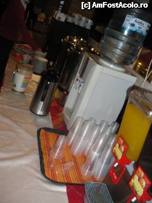 [P15] Micul dejun: sucuri TEC, apa, ceai, cafea filtru si dozator de cafea (din ness) lapte rece si cald » foto by fanespoitorul
 - 
<span class="allrVoted glyphicon glyphicon-heart hidden" id="av496416"></span>
<a class="m-l-10 hidden" id="sv496416" onclick="voting_Foto_DelVot(,496416,7110)" role="button">șterge vot <span class="glyphicon glyphicon-remove"></span></a>
<a id="v9496416" class=" c-red"  onclick="voting_Foto_SetVot(496416)" role="button"><span class="glyphicon glyphicon-heart-empty"></span> <b>LIKE</b> = Votează poza</a> <img class="hidden"  id="f496416W9" src="/imagini/loader.gif" border="0" /><span class="AjErrMes hidden" id="e496416ErM"></span>