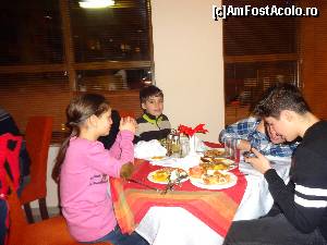 [P16] Copiii au stat la masa separata si ne-au lasat sa fim binedispusi » foto by fanespoitorul
 - 
<span class="allrVoted glyphicon glyphicon-heart hidden" id="av606999"></span>
<a class="m-l-10 hidden" id="sv606999" onclick="voting_Foto_DelVot(,606999,7110)" role="button">șterge vot <span class="glyphicon glyphicon-remove"></span></a>
<a id="v9606999" class=" c-red"  onclick="voting_Foto_SetVot(606999)" role="button"><span class="glyphicon glyphicon-heart-empty"></span> <b>LIKE</b> = Votează poza</a> <img class="hidden"  id="f606999W9" src="/imagini/loader.gif" border="0" /><span class="AjErrMes hidden" id="e606999ErM"></span>