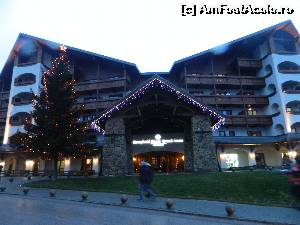 [P04] Intrarea principala in Kempinski Grand Arena, din Bansko » foto by ileanaxperta*
 - 
<span class="allrVoted glyphicon glyphicon-heart hidden" id="av582472"></span>
<a class="m-l-10 hidden" id="sv582472" onclick="voting_Foto_DelVot(,582472,7111)" role="button">șterge vot <span class="glyphicon glyphicon-remove"></span></a>
<a id="v9582472" class=" c-red"  onclick="voting_Foto_SetVot(582472)" role="button"><span class="glyphicon glyphicon-heart-empty"></span> <b>LIKE</b> = Votează poza</a> <img class="hidden"  id="f582472W9" src="/imagini/loader.gif" border="0" /><span class="AjErrMes hidden" id="e582472ErM"></span>