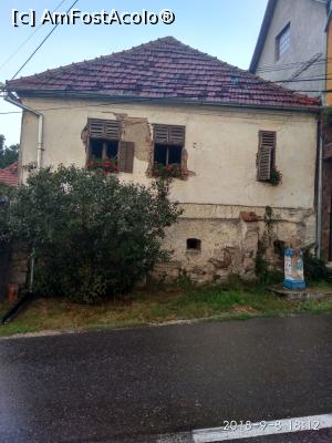 [P16] Casa din alt veac, cu mușcate la obloanele de lemn...  » foto by ioana5
 - 
<span class="allrVoted glyphicon glyphicon-heart hidden" id="av1008943"></span>
<a class="m-l-10 hidden" id="sv1008943" onclick="voting_Foto_DelVot(,1008943,7135)" role="button">șterge vot <span class="glyphicon glyphicon-remove"></span></a>
<a id="v91008943" class=" c-red"  onclick="voting_Foto_SetVot(1008943)" role="button"><span class="glyphicon glyphicon-heart-empty"></span> <b>LIKE</b> = Votează poza</a> <img class="hidden"  id="f1008943W9" src="/imagini/loader.gif" border="0" /><span class="AjErrMes hidden" id="e1008943ErM"></span>