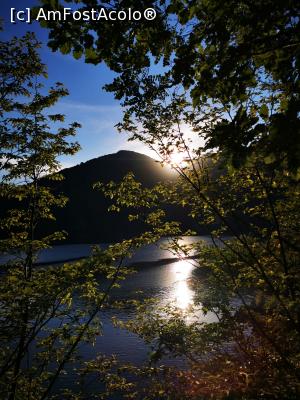 [P29] Apus pe lac » foto by cata2106
 - 
<span class="allrVoted glyphicon glyphicon-heart hidden" id="av1188331"></span>
<a class="m-l-10 hidden" id="sv1188331" onclick="voting_Foto_DelVot(,1188331,7135)" role="button">șterge vot <span class="glyphicon glyphicon-remove"></span></a>
<a id="v91188331" class=" c-red"  onclick="voting_Foto_SetVot(1188331)" role="button"><span class="glyphicon glyphicon-heart-empty"></span> <b>LIKE</b> = Votează poza</a> <img class="hidden"  id="f1188331W9" src="/imagini/loader.gif" border="0" /><span class="AjErrMes hidden" id="e1188331ErM"></span>
