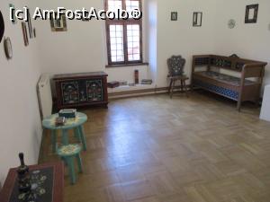 [P17] Încăpere cu mobilier pictat » foto by puiutea
 - 
<span class="allrVoted glyphicon glyphicon-heart hidden" id="av1258586"></span>
<a class="m-l-10 hidden" id="sv1258586" onclick="voting_Foto_DelVot(,1258586,7139)" role="button">șterge vot <span class="glyphicon glyphicon-remove"></span></a>
<a id="v91258586" class=" c-red"  onclick="voting_Foto_SetVot(1258586)" role="button"><span class="glyphicon glyphicon-heart-empty"></span> <b>LIKE</b> = Votează poza</a> <img class="hidden"  id="f1258586W9" src="/imagini/loader.gif" border="0" /><span class="AjErrMes hidden" id="e1258586ErM"></span>