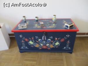 [P18] Poza e mișcată, dar lada e superb pictată » foto by puiutea
 - 
<span class="allrVoted glyphicon glyphicon-heart hidden" id="av1258587"></span>
<a class="m-l-10 hidden" id="sv1258587" onclick="voting_Foto_DelVot(,1258587,7139)" role="button">șterge vot <span class="glyphicon glyphicon-remove"></span></a>
<a id="v91258587" class=" c-red"  onclick="voting_Foto_SetVot(1258587)" role="button"><span class="glyphicon glyphicon-heart-empty"></span> <b>LIKE</b> = Votează poza</a> <img class="hidden"  id="f1258587W9" src="/imagini/loader.gif" border="0" /><span class="AjErrMes hidden" id="e1258587ErM"></span>