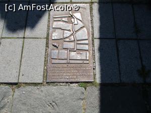 [P24] Marcajul, pe trotuar, al unuia dintre multele Trasee turistice » foto by puiutea
 - 
<span class="allrVoted glyphicon glyphicon-heart hidden" id="av1258593"></span>
<a class="m-l-10 hidden" id="sv1258593" onclick="voting_Foto_DelVot(,1258593,7139)" role="button">șterge vot <span class="glyphicon glyphicon-remove"></span></a>
<a id="v91258593" class=" c-red"  onclick="voting_Foto_SetVot(1258593)" role="button"><span class="glyphicon glyphicon-heart-empty"></span> <b>LIKE</b> = Votează poza</a> <img class="hidden"  id="f1258593W9" src="/imagini/loader.gif" border="0" /><span class="AjErrMes hidden" id="e1258593ErM"></span>