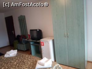 [P05] MOBILIER CAMERA MATRIMONIALA,TV,FRIGIDER-HOTEL TRANSILVANIA » foto by ile57b
 - 
<span class="allrVoted glyphicon glyphicon-heart hidden" id="av1282349"></span>
<a class="m-l-10 hidden" id="sv1282349" onclick="voting_Foto_DelVot(,1282349,7148)" role="button">șterge vot <span class="glyphicon glyphicon-remove"></span></a>
<a id="v91282349" class=" c-red"  onclick="voting_Foto_SetVot(1282349)" role="button"><span class="glyphicon glyphicon-heart-empty"></span> <b>LIKE</b> = Votează poza</a> <img class="hidden"  id="f1282349W9" src="/imagini/loader.gif" border="0" /><span class="AjErrMes hidden" id="e1282349ErM"></span>
