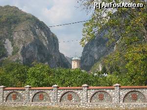 [P04] Manastirea Polovragi - Cheile Oltetului » foto by Denisa13
 - 
<span class="allrVoted glyphicon glyphicon-heart hidden" id="av346223"></span>
<a class="m-l-10 hidden" id="sv346223" onclick="voting_Foto_DelVot(,346223,7149)" role="button">șterge vot <span class="glyphicon glyphicon-remove"></span></a>
<a id="v9346223" class=" c-red"  onclick="voting_Foto_SetVot(346223)" role="button"><span class="glyphicon glyphicon-heart-empty"></span> <b>LIKE</b> = Votează poza</a> <img class="hidden"  id="f346223W9" src="/imagini/loader.gif" border="0" /><span class="AjErrMes hidden" id="e346223ErM"></span>