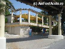 [P01] [O plimbare prin Athena Palace Village ] intrarea la Athena Palace Village, iunie 2010 » foto by adryana
 - 
<span class="allrVoted glyphicon glyphicon-heart hidden" id="av101270"></span>
<a class="m-l-10 hidden" id="sv101270" onclick="voting_Foto_DelVot(,101270,7150)" role="button">șterge vot <span class="glyphicon glyphicon-remove"></span></a>
<a id="v9101270" class=" c-red"  onclick="voting_Foto_SetVot(101270)" role="button"><span class="glyphicon glyphicon-heart-empty"></span> <b>LIKE</b> = Votează poza</a> <img class="hidden"  id="f101270W9" src="/imagini/loader.gif" border="0" /><span class="AjErrMes hidden" id="e101270ErM"></span>