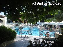 [P06] [O plimbare prin Athena Palace Village ] piscina, vazuta de la terasa, la Athena Palace Village, iunie 2010 » foto by adryana
 - 
<span class="allrVoted glyphicon glyphicon-heart hidden" id="av101279"></span>
<a class="m-l-10 hidden" id="sv101279" onclick="voting_Foto_DelVot(,101279,7150)" role="button">șterge vot <span class="glyphicon glyphicon-remove"></span></a>
<a id="v9101279" class=" c-red"  onclick="voting_Foto_SetVot(101279)" role="button"><span class="glyphicon glyphicon-heart-empty"></span> <b>LIKE</b> = Votează poza</a> <img class="hidden"  id="f101279W9" src="/imagini/loader.gif" border="0" /><span class="AjErrMes hidden" id="e101279ErM"></span>