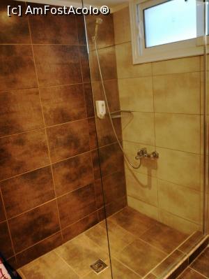 [P14] Duș Family Suites » foto by Traveler666
 - 
<span class="allrVoted glyphicon glyphicon-heart hidden" id="av899646"></span>
<a class="m-l-10 hidden" id="sv899646" onclick="voting_Foto_DelVot(,899646,7150)" role="button">șterge vot <span class="glyphicon glyphicon-remove"></span></a>
<a id="v9899646" class=" c-red"  onclick="voting_Foto_SetVot(899646)" role="button"><span class="glyphicon glyphicon-heart-empty"></span> <b>LIKE</b> = Votează poza</a> <img class="hidden"  id="f899646W9" src="/imagini/loader.gif" border="0" /><span class="AjErrMes hidden" id="e899646ErM"></span>