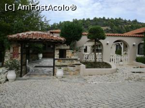 [P05] Intrare Restaurant Doxato » foto by Traveler666
 - 
<span class="allrVoted glyphicon glyphicon-heart hidden" id="av899630"></span>
<a class="m-l-10 hidden" id="sv899630" onclick="voting_Foto_DelVot(,899630,7150)" role="button">șterge vot <span class="glyphicon glyphicon-remove"></span></a>
<a id="v9899630" class=" c-red"  onclick="voting_Foto_SetVot(899630)" role="button"><span class="glyphicon glyphicon-heart-empty"></span> <b>LIKE</b> = Votează poza</a> <img class="hidden"  id="f899630W9" src="/imagini/loader.gif" border="0" /><span class="AjErrMes hidden" id="e899630ErM"></span>