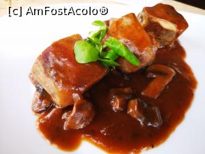 [P11] Mușchiuleț de porc și sos brun cu ciuperci » foto by crismis
 - 
<span class="allrVoted glyphicon glyphicon-heart hidden" id="av1168175"></span>
<a class="m-l-10 hidden" id="sv1168175" onclick="voting_Foto_DelVot(,1168175,7201)" role="button">șterge vot <span class="glyphicon glyphicon-remove"></span></a>
<a id="v91168175" class=" c-red"  onclick="voting_Foto_SetVot(1168175)" role="button"><span class="glyphicon glyphicon-heart-empty"></span> <b>LIKE</b> = Votează poza</a> <img class="hidden"  id="f1168175W9" src="/imagini/loader.gif" border="0" /><span class="AjErrMes hidden" id="e1168175ErM"></span>