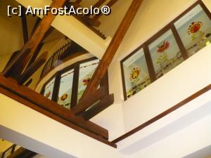 [P01] tavanul restaurantului cu bârne de lemn si vitralii cu flori » foto by Yolanda
 - 
<span class="allrVoted glyphicon glyphicon-heart hidden" id="av984819"></span>
<a class="m-l-10 hidden" id="sv984819" onclick="voting_Foto_DelVot(,984819,7201)" role="button">șterge vot <span class="glyphicon glyphicon-remove"></span></a>
<a id="v9984819" class=" c-red"  onclick="voting_Foto_SetVot(984819)" role="button"><span class="glyphicon glyphicon-heart-empty"></span> <b>LIKE</b> = Votează poza</a> <img class="hidden"  id="f984819W9" src="/imagini/loader.gif" border="0" /><span class="AjErrMes hidden" id="e984819ErM"></span>
