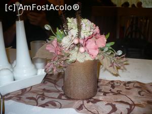 [P03] aranjament floral pe mese » foto by Yolanda
 - 
<span class="allrVoted glyphicon glyphicon-heart hidden" id="av984821"></span>
<a class="m-l-10 hidden" id="sv984821" onclick="voting_Foto_DelVot(,984821,7201)" role="button">șterge vot <span class="glyphicon glyphicon-remove"></span></a>
<a id="v9984821" class=" c-red"  onclick="voting_Foto_SetVot(984821)" role="button"><span class="glyphicon glyphicon-heart-empty"></span> <b>LIKE</b> = Votează poza</a> <img class="hidden"  id="f984821W9" src="/imagini/loader.gif" border="0" /><span class="AjErrMes hidden" id="e984821ErM"></span>