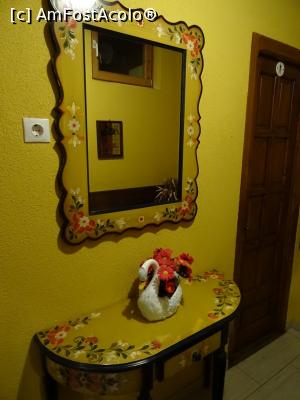 [P15] Hol spre baie - Restaurant Club Dracula, Sovata.  » foto by tata123 🔱
 - 
<span class="allrVoted glyphicon glyphicon-heart hidden" id="av1025783"></span>
<a class="m-l-10 hidden" id="sv1025783" onclick="voting_Foto_DelVot(,1025783,7201)" role="button">șterge vot <span class="glyphicon glyphicon-remove"></span></a>
<a id="v91025783" class=" c-red"  onclick="voting_Foto_SetVot(1025783)" role="button"><span class="glyphicon glyphicon-heart-empty"></span> <b>LIKE</b> = Votează poza</a> <img class="hidden"  id="f1025783W9" src="/imagini/loader.gif" border="0" /><span class="AjErrMes hidden" id="e1025783ErM"></span>