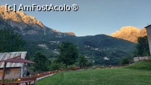 [P05] apus de soare la Theth, la pensiunea Bujtina Terthorja, dupa o drumetie de 7 ore si o bere de la gheata care nu se vede dar se simte... :)_ » foto by raducondurache
 - 
<span class="allrVoted glyphicon glyphicon-heart hidden" id="av1496009"></span>
<a class="m-l-10 hidden" id="sv1496009" onclick="voting_Foto_DelVot(,1496009,7202)" role="button">șterge vot <span class="glyphicon glyphicon-remove"></span></a>
<a id="v91496009" class=" c-red"  onclick="voting_Foto_SetVot(1496009)" role="button"><span class="glyphicon glyphicon-heart-empty"></span> <b>LIKE</b> = Votează poza</a> <img class="hidden"  id="f1496009W9" src="/imagini/loader.gif" border="0" /><span class="AjErrMes hidden" id="e1496009ErM"></span>
