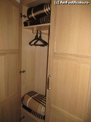 [P12] Motel Predejane- Serbia-dulapul de pe hol- umerase si paturi de rezerva » foto by luciaoradea
 - 
<span class="allrVoted glyphicon glyphicon-heart hidden" id="av535323"></span>
<a class="m-l-10 hidden" id="sv535323" onclick="voting_Foto_DelVot(,535323,7268)" role="button">șterge vot <span class="glyphicon glyphicon-remove"></span></a>
<a id="v9535323" class=" c-red"  onclick="voting_Foto_SetVot(535323)" role="button"><span class="glyphicon glyphicon-heart-empty"></span> <b>LIKE</b> = Votează poza</a> <img class="hidden"  id="f535323W9" src="/imagini/loader.gif" border="0" /><span class="AjErrMes hidden" id="e535323ErM"></span>
