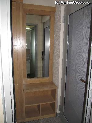 [P13] Motel Predejane- Serbia- oglinda de pe hol si usa de la intrare, din sticla mata » foto by luciaoradea
 - 
<span class="allrVoted glyphicon glyphicon-heart hidden" id="av535324"></span>
<a class="m-l-10 hidden" id="sv535324" onclick="voting_Foto_DelVot(,535324,7268)" role="button">șterge vot <span class="glyphicon glyphicon-remove"></span></a>
<a id="v9535324" class=" c-red"  onclick="voting_Foto_SetVot(535324)" role="button"><span class="glyphicon glyphicon-heart-empty"></span> <b>LIKE</b> = Votează poza</a> <img class="hidden"  id="f535324W9" src="/imagini/loader.gif" border="0" /><span class="AjErrMes hidden" id="e535324ErM"></span>