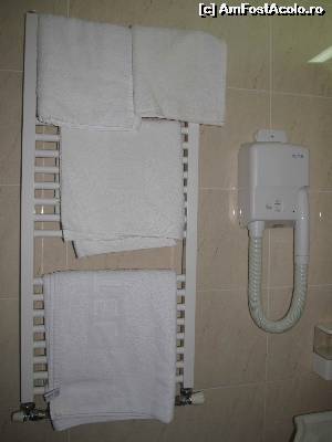 [P18] Motel Predejane- Serbia- prosoapele albe si uscatorul de par » foto by luciaoradea
 - 
<span class="allrVoted glyphicon glyphicon-heart hidden" id="av535330"></span>
<a class="m-l-10 hidden" id="sv535330" onclick="voting_Foto_DelVot(,535330,7268)" role="button">șterge vot <span class="glyphicon glyphicon-remove"></span></a>
<a id="v9535330" class=" c-red"  onclick="voting_Foto_SetVot(535330)" role="button"><span class="glyphicon glyphicon-heart-empty"></span> <b>LIKE</b> = Votează poza</a> <img class="hidden"  id="f535330W9" src="/imagini/loader.gif" border="0" /><span class="AjErrMes hidden" id="e535330ErM"></span>