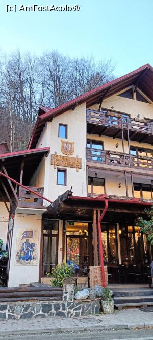 [P01] Clădirea pensiunii-restaurant „La Cetate” - zona Vidraru. » foto by tata123 🔱
 - 
<span class="allrVoted glyphicon glyphicon-heart hidden" id="av1515170"></span>
<a class="m-l-10 hidden" id="sv1515170" onclick="voting_Foto_DelVot(,1515170,7327)" role="button">șterge vot <span class="glyphicon glyphicon-remove"></span></a>
<a id="v91515170" class=" c-red"  onclick="voting_Foto_SetVot(1515170)" role="button"><span class="glyphicon glyphicon-heart-empty"></span> <b>LIKE</b> = Votează poza</a> <img class="hidden"  id="f1515170W9" src="/imagini/loader.gif" border="0" /><span class="AjErrMes hidden" id="e1515170ErM"></span>