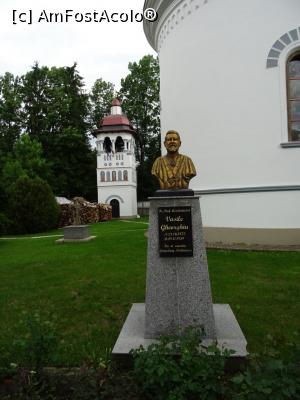 [P10] Bustul teologului Vasile Gheorghiu. » foto by tata123 🔱
 - 
<span class="allrVoted glyphicon glyphicon-heart hidden" id="av1242693"></span>
<a class="m-l-10 hidden" id="sv1242693" onclick="voting_Foto_DelVot(,1242693,7399)" role="button">șterge vot <span class="glyphicon glyphicon-remove"></span></a>
<a id="v91242693" class=" c-red"  onclick="voting_Foto_SetVot(1242693)" role="button"><span class="glyphicon glyphicon-heart-empty"></span> <b>LIKE</b> = Votează poza</a> <img class="hidden"  id="f1242693W9" src="/imagini/loader.gif" border="0" /><span class="AjErrMes hidden" id="e1242693ErM"></span>