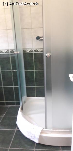 [P03] Cabina de dus » foto by delinyka
 - 
<span class="allrVoted glyphicon glyphicon-heart hidden" id="av1247125"></span>
<a class="m-l-10 hidden" id="sv1247125" onclick="voting_Foto_DelVot(,1247125,7402)" role="button">șterge vot <span class="glyphicon glyphicon-remove"></span></a>
<a id="v91247125" class=" c-red"  onclick="voting_Foto_SetVot(1247125)" role="button"><span class="glyphicon glyphicon-heart-empty"></span> <b>LIKE</b> = Votează poza</a> <img class="hidden"  id="f1247125W9" src="/imagini/loader.gif" border="0" /><span class="AjErrMes hidden" id="e1247125ErM"></span>