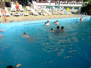 [P01] Distractie in piscina pensiunii Vila Olga » foto by Otilia26
 - 
<span class="allrVoted glyphicon glyphicon-heart hidden" id="av661946"></span>
<a class="m-l-10 hidden" id="sv661946" onclick="voting_Foto_DelVot(,661946,7402)" role="button">șterge vot <span class="glyphicon glyphicon-remove"></span></a>
<a id="v9661946" class=" c-red"  onclick="voting_Foto_SetVot(661946)" role="button"><span class="glyphicon glyphicon-heart-empty"></span> <b>LIKE</b> = Votează poza</a> <img class="hidden"  id="f661946W9" src="/imagini/loader.gif" border="0" /><span class="AjErrMes hidden" id="e661946ErM"></span>