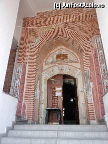 [P09] Plovdiv - Intrarea in Moscheea Djumaya una dintre cele mai frumoase din Europa. » foto by iulianic
 - 
<span class="allrVoted glyphicon glyphicon-heart hidden" id="av326174"></span>
<a class="m-l-10 hidden" id="sv326174" onclick="voting_Foto_DelVot(,326174,7421)" role="button">șterge vot <span class="glyphicon glyphicon-remove"></span></a>
<a id="v9326174" class=" c-red"  onclick="voting_Foto_SetVot(326174)" role="button"><span class="glyphicon glyphicon-heart-empty"></span> <b>LIKE</b> = Votează poza</a> <img class="hidden"  id="f326174W9" src="/imagini/loader.gif" border="0" /><span class="AjErrMes hidden" id="e326174ErM"></span>