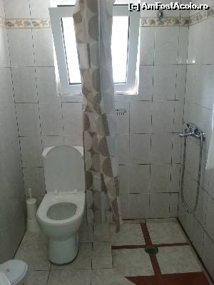 [P01] Baie - WC+dus » foto by Ondina
 - 
<span class="allrVoted glyphicon glyphicon-heart hidden" id="av649975"></span>
<a class="m-l-10 hidden" id="sv649975" onclick="voting_Foto_DelVot(,649975,7424)" role="button">șterge vot <span class="glyphicon glyphicon-remove"></span></a>
<a id="v9649975" class=" c-red"  onclick="voting_Foto_SetVot(649975)" role="button"><span class="glyphicon glyphicon-heart-empty"></span> <b>LIKE</b> = Votează poza</a> <img class="hidden"  id="f649975W9" src="/imagini/loader.gif" border="0" /><span class="AjErrMes hidden" id="e649975ErM"></span>